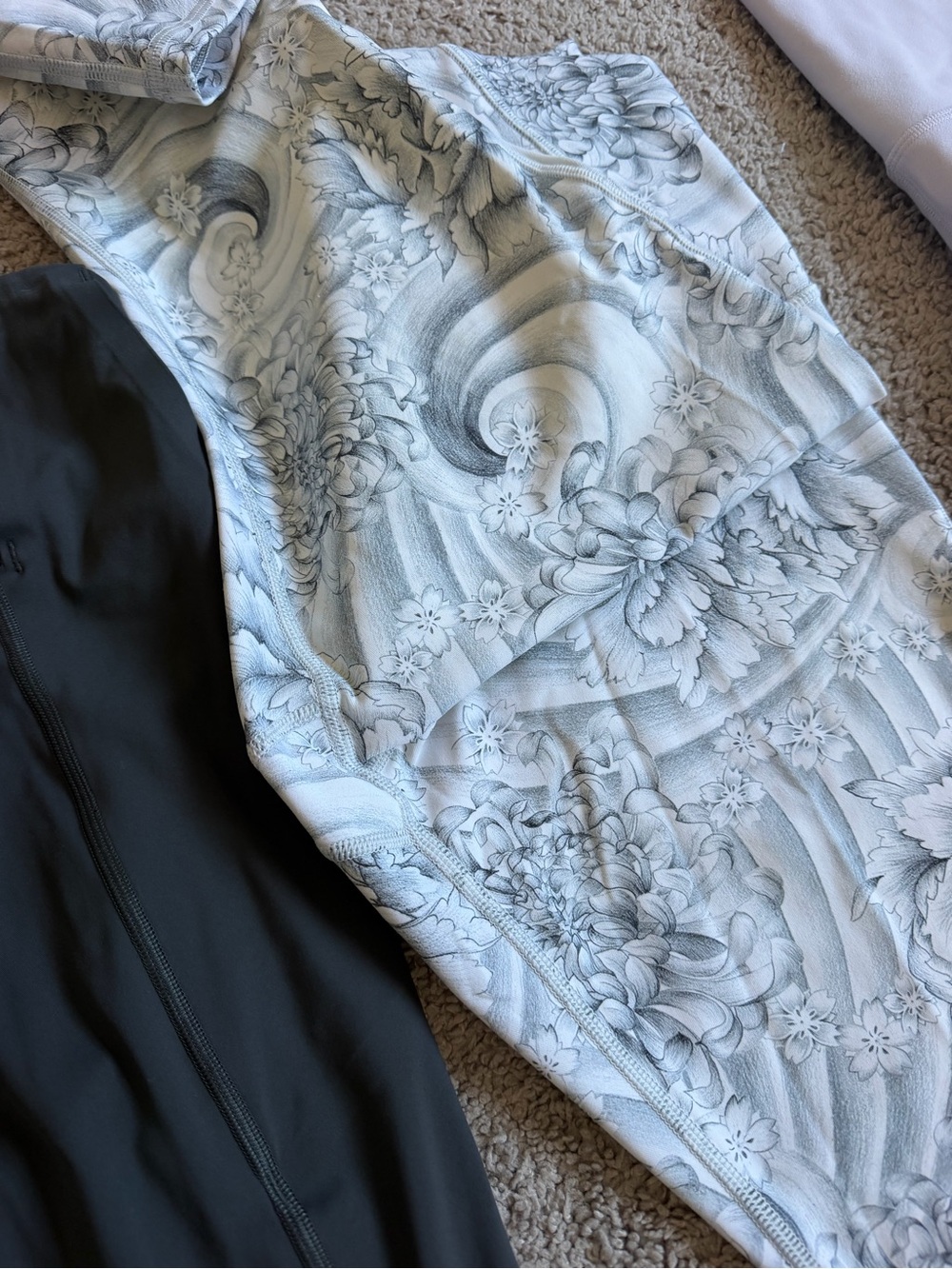 GUC Lululemon Leggings size 10 - Picture 4 of 10